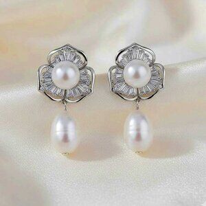  Ladies White Pearl Flower Earrings